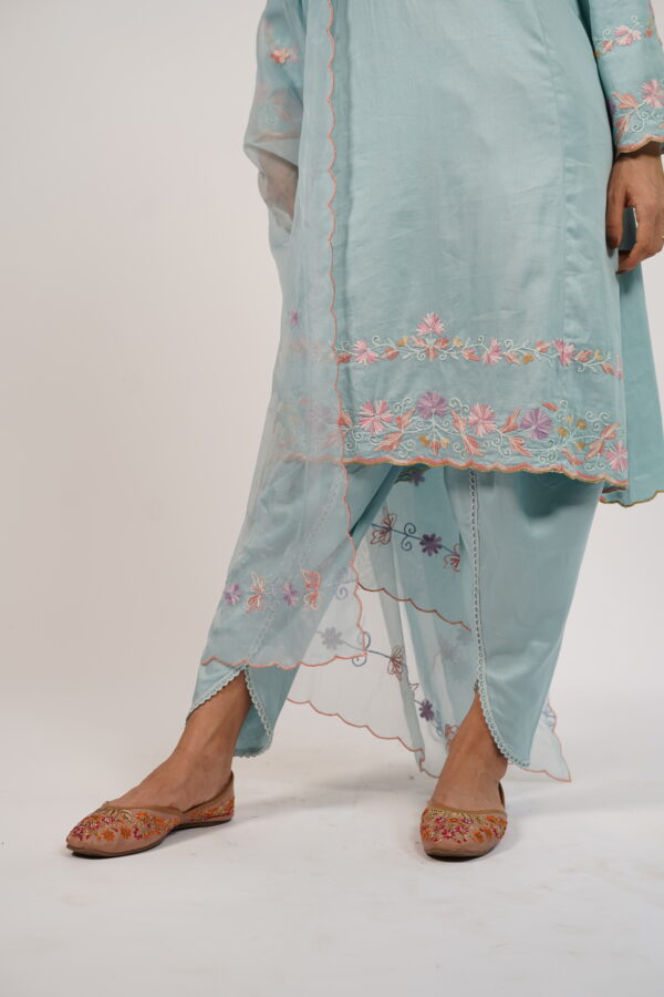 Close-up of floral embroidery on the hem and bottom of the VaadiByLiza Kalidar kurta set in sky blue.